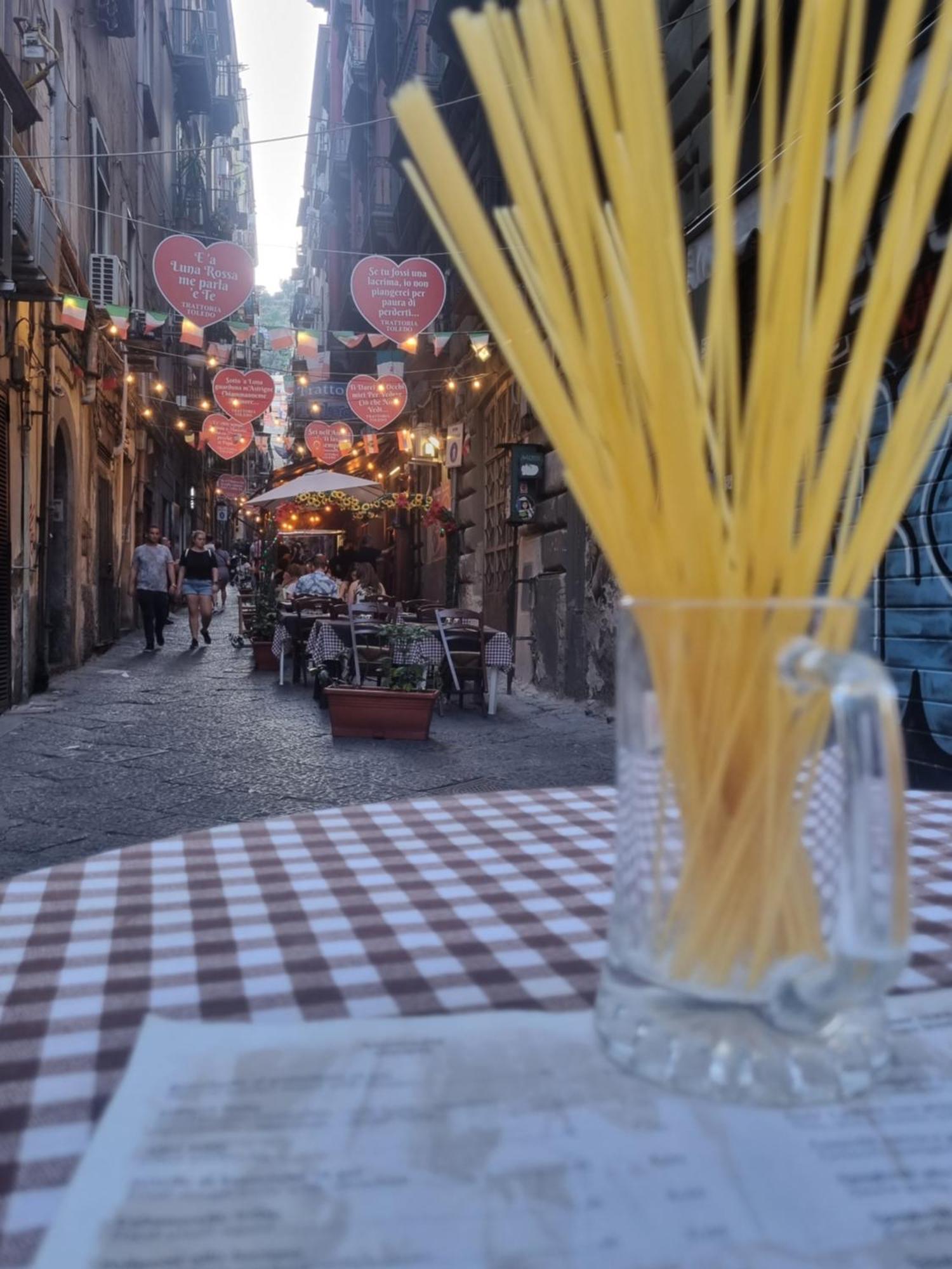 Modern Hospitality Naples Exclusive Stay Rum bild